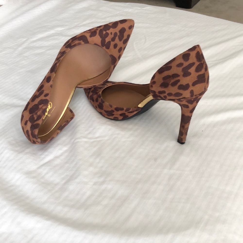 Size 7 1/2 cheeta print shoes
